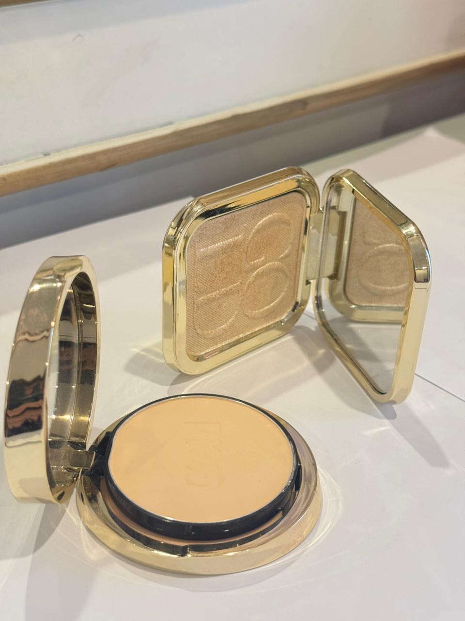 Face powder and single highlighter